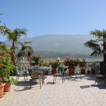 게스트하우스 Memushi Gjirokastër