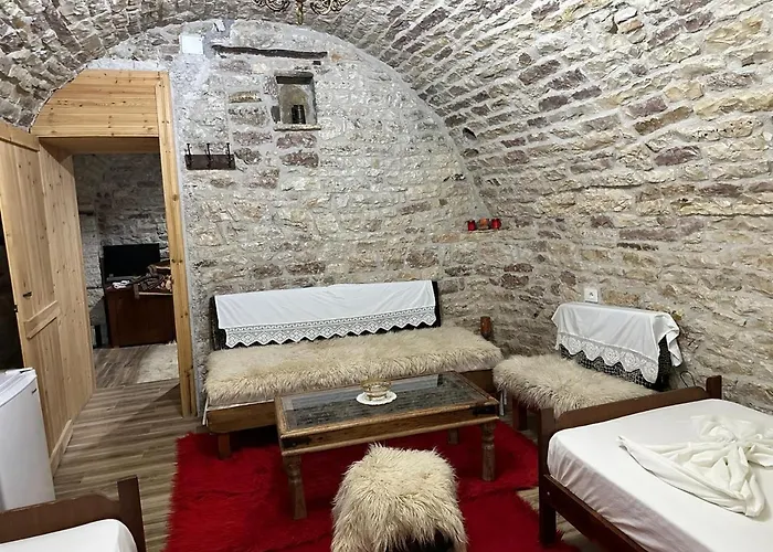 Memushi בית הארחה Gjirokastër